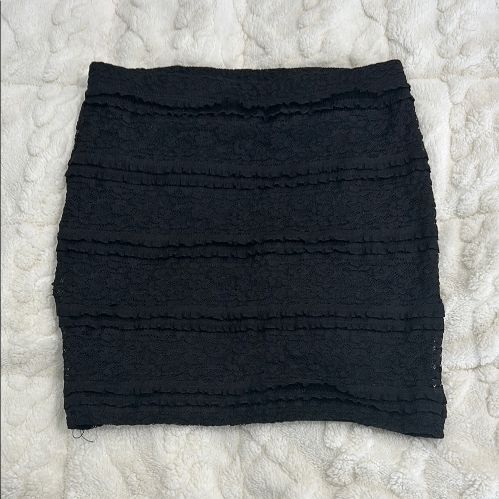 Chic Black Lace Mini Skirt